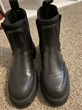 H&M Black Chunky Chelsea Ankle Boots